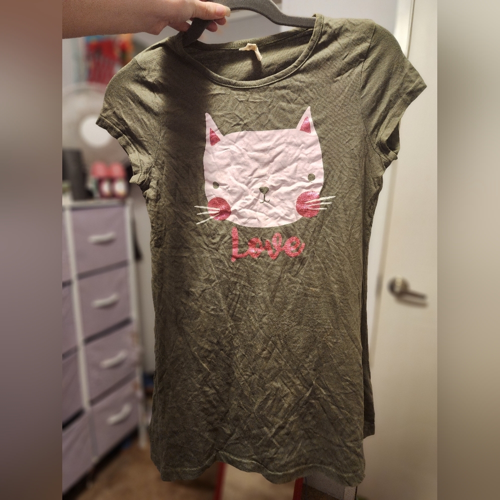 LOVE @ First Sight Girls Top With Pink Kitty Cat Graphic Print. Size ( L 10/12 )